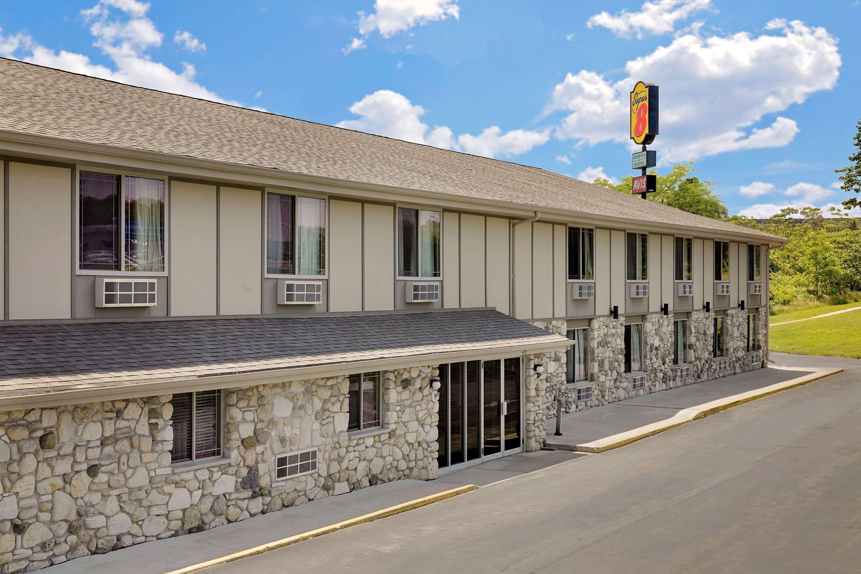 Super 8 By Wyndham Sturgeon Bay Hotel Exterior photo