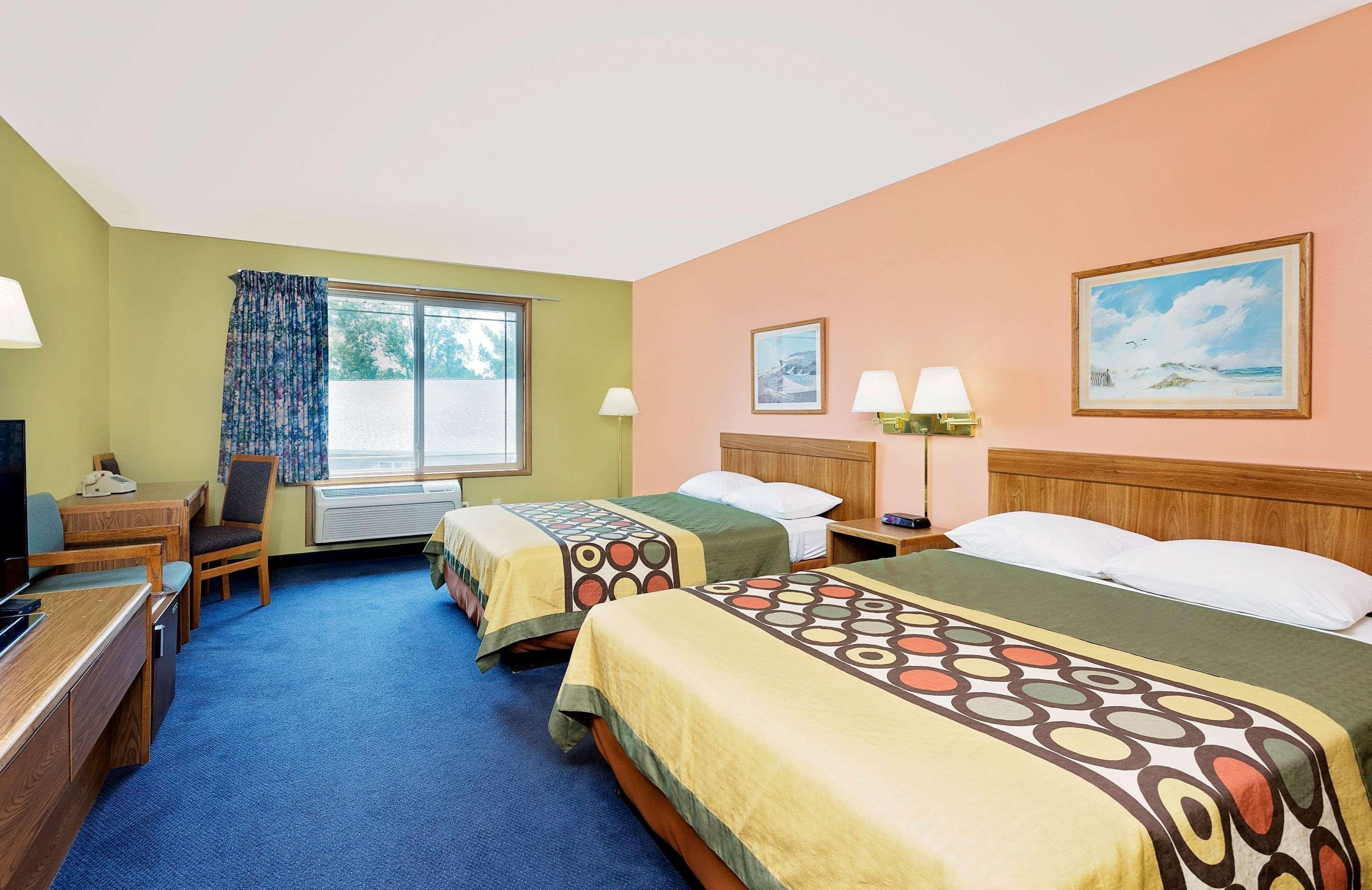 Super 8 By Wyndham Sturgeon Bay Hotel Exterior photo
